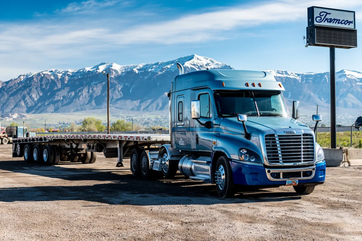 Flatbed trailer truck